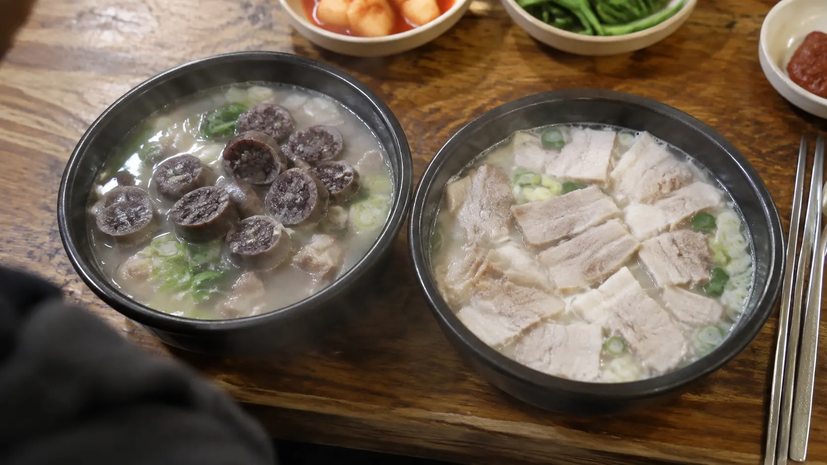 순대국과 수육국은 건더기 구성이 어떻게 다를까? 설명 이미지